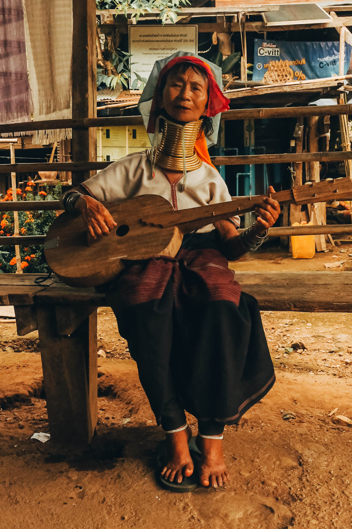 A_woman_playing_a_guitar